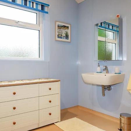 Holiday home Brambleside